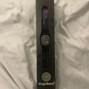 Disney Parks Exclusive 2022 Cinderella Castle Fireworks Magic Band+ Rare to find